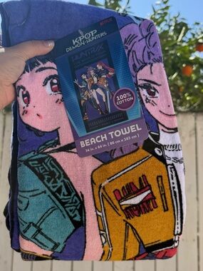 KPOP DEMON HUNTERS HUNTRIX BEACH TOWEL